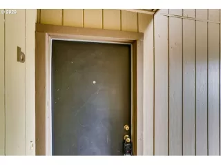 Photo #3: 20184305 Listing