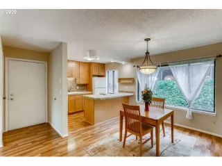 Photo #4: 20184305 Listing