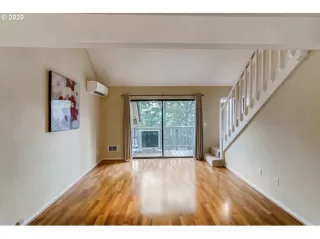 Photo #5: 20184305 Listing