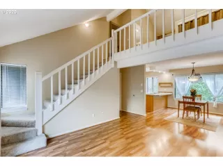 Photo #6: 20184305 Listing