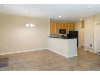 Photo #3: 20184812 Listing 