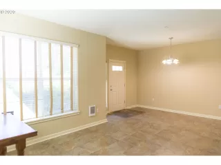 Photo #5: 20184812 Listing 
