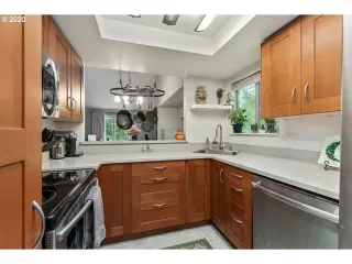 Photo #4: 20186076 Listing