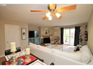 Photo #5: 20186483 Listing