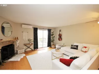 Photo #6: 20186483 Listing