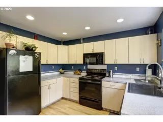 Photo #6: 20186815 Listing