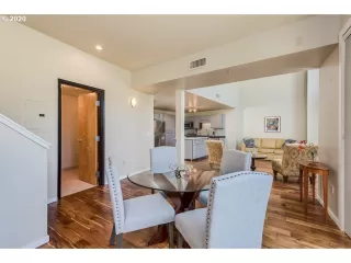 Photo #3: 20186937 Listing