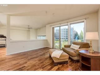 Photo #5: 20186937 Listing