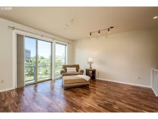 Photo #6: 20186937 Listing