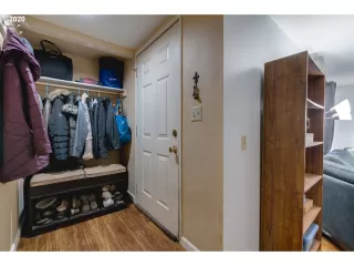 Photo #4: 20187503 Listing