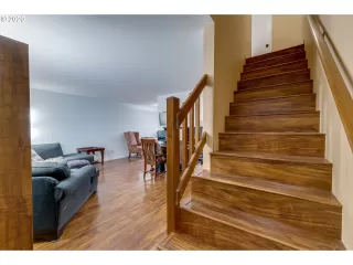 Photo #5: 20187503 Listing