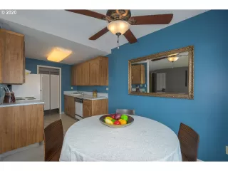 Photo #5: 20188107 Listing