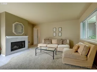 Photo #4: 20188227 Listing