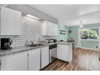 Photo #2: 20189046 Listing