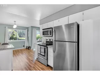 Photo #3: 20189046 Listing