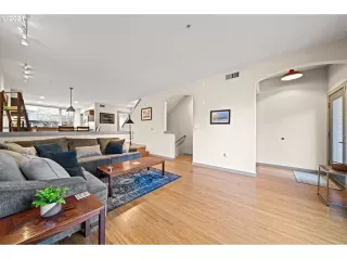 Photo #1: 20189469 Listing 