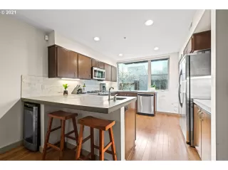 Photo #5: 20189469 Listing 