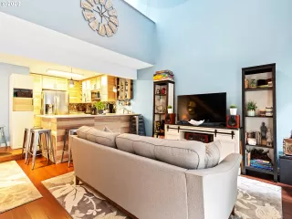 Photo #1: 20189795 Listing