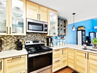 Photo #2: 20189795 Listing