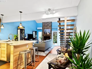 Photo #3: 20189795 Listing