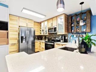 Photo #4: 20189795 Listing