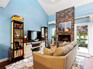 Photo #5: 20189795 Listing