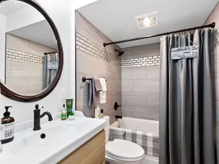 Photo #6: 20189795 Listing