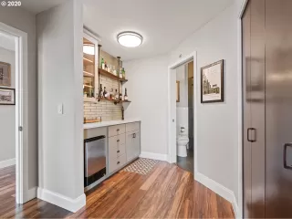 Photo #4: 20191015 Listing