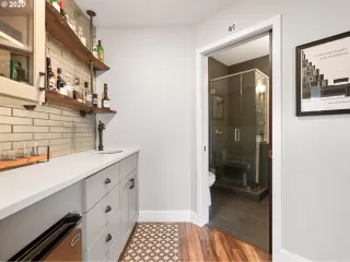 Photo #6: 20191015 Listing