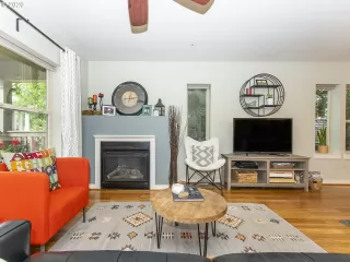 Photo #3: 20191541 Listing