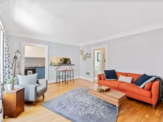 Photo #5: 20192145 Listing