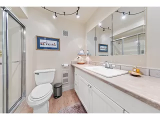 Photo #6: 20193845 Listing