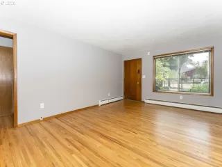 Photo #1: 20194063 Listing