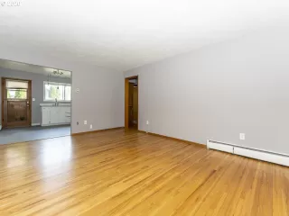 Photo #2: 20194063 Listing