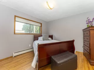 Photo #4: 20194063 Listing