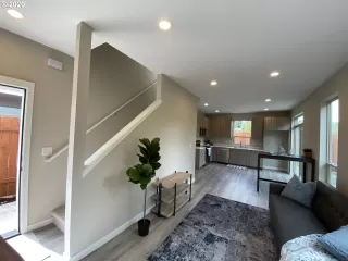 Photo #2: 20194398 Listing 