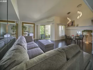 Photo #2: 20194788 Listing