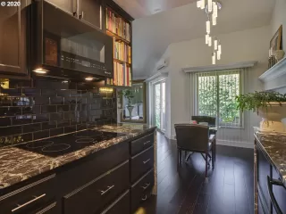 Photo #6: 20194788 Listing