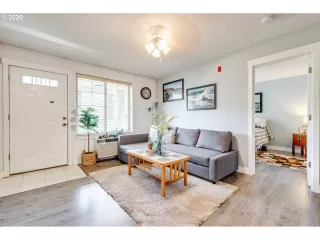 Photo #4: 20194803 Listing