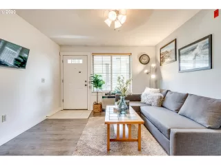 Photo #5: 20194803 Listing