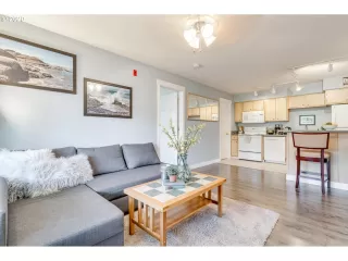 Photo #6: 20194803 Listing