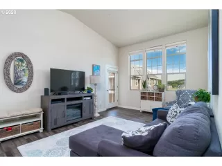 Photo #4: 20195980 Listing