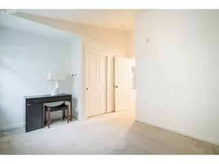 Photo #4: 20197431 Listing