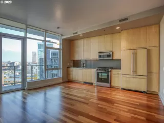 Photo #5: 20197516 Listing