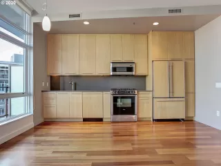 Photo #6: 20197516 Listing