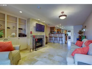 Photo #5: 20198856 Listing