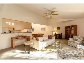 Photo #2: 20199038 Listing