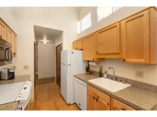 Photo #4: 20199038 Listing