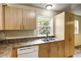 Photo #6: 20200161 Listing 