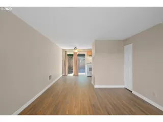 Photo #4: 20201000 Listing 